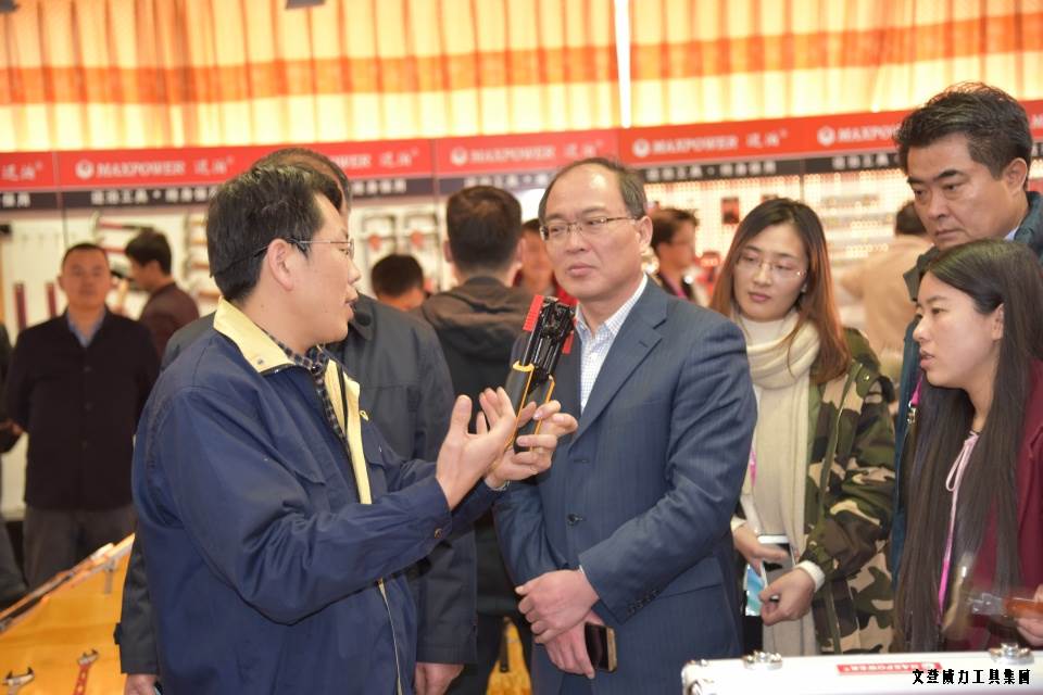 “工匠精神 山东制造”全媒体采访团莅临bbin宝盈集团工具(图8)