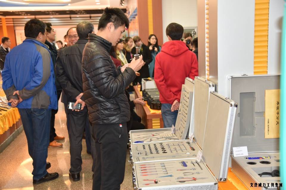 “工匠精神 山东制造”全媒体采访团莅临bbin宝盈集团工具(图9)
